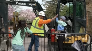 Crew member giving high fives to children at Brookfield Zoo